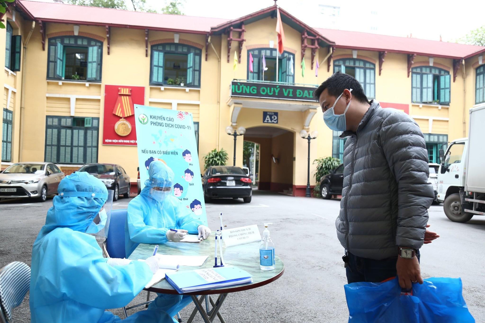 Bệnh viện Việt Đức lên tiếng về thông tin có nhân viên nhà ở Hạ Lôi, mắc Covid-19 - Ảnh 1.