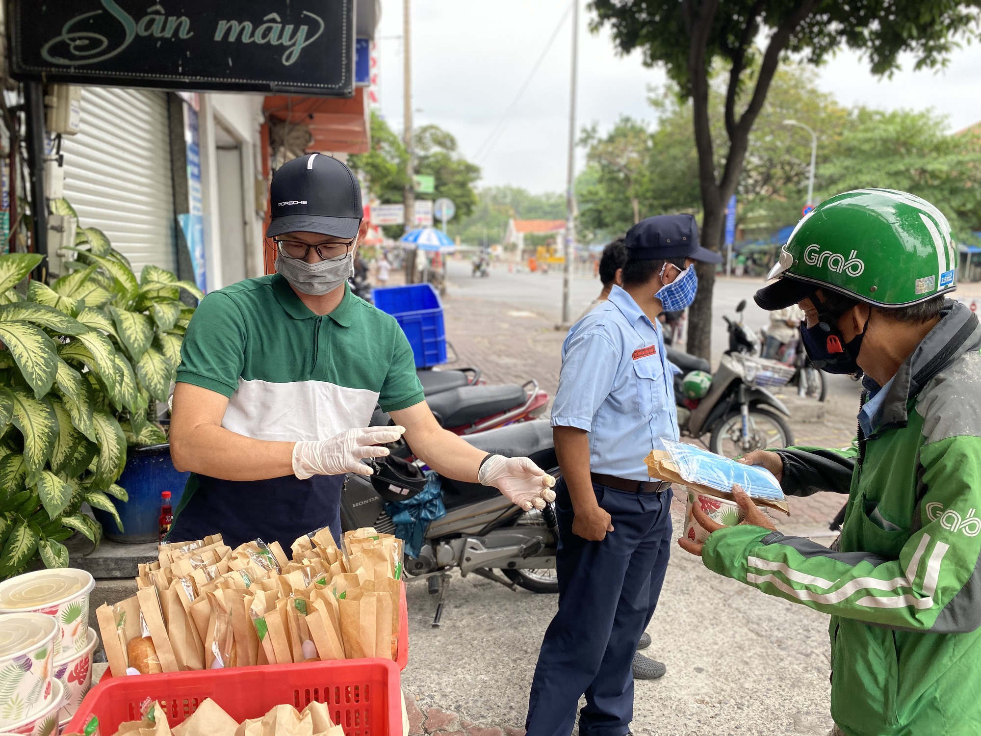Ở nơi 1km2 c&oacute; đến 5 điểm ph&aacute;t cơm miễn ph&iacute;! - Ảnh 3.