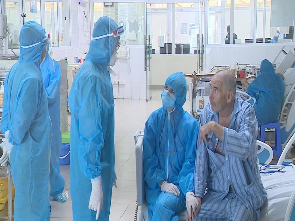 Bác sĩ lý giải 4 bệnh nhân Covid-19 dương tính trở lại sau nhiều lần xét nghiệm âm tính