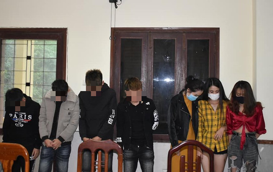 H&agrave;ng chục nam, nữ thu&ecirc; kh&aacute;ch sạn để chơi ma t&uacute;y giữa m&ugrave;a dịch covid-19 - Ảnh 1.