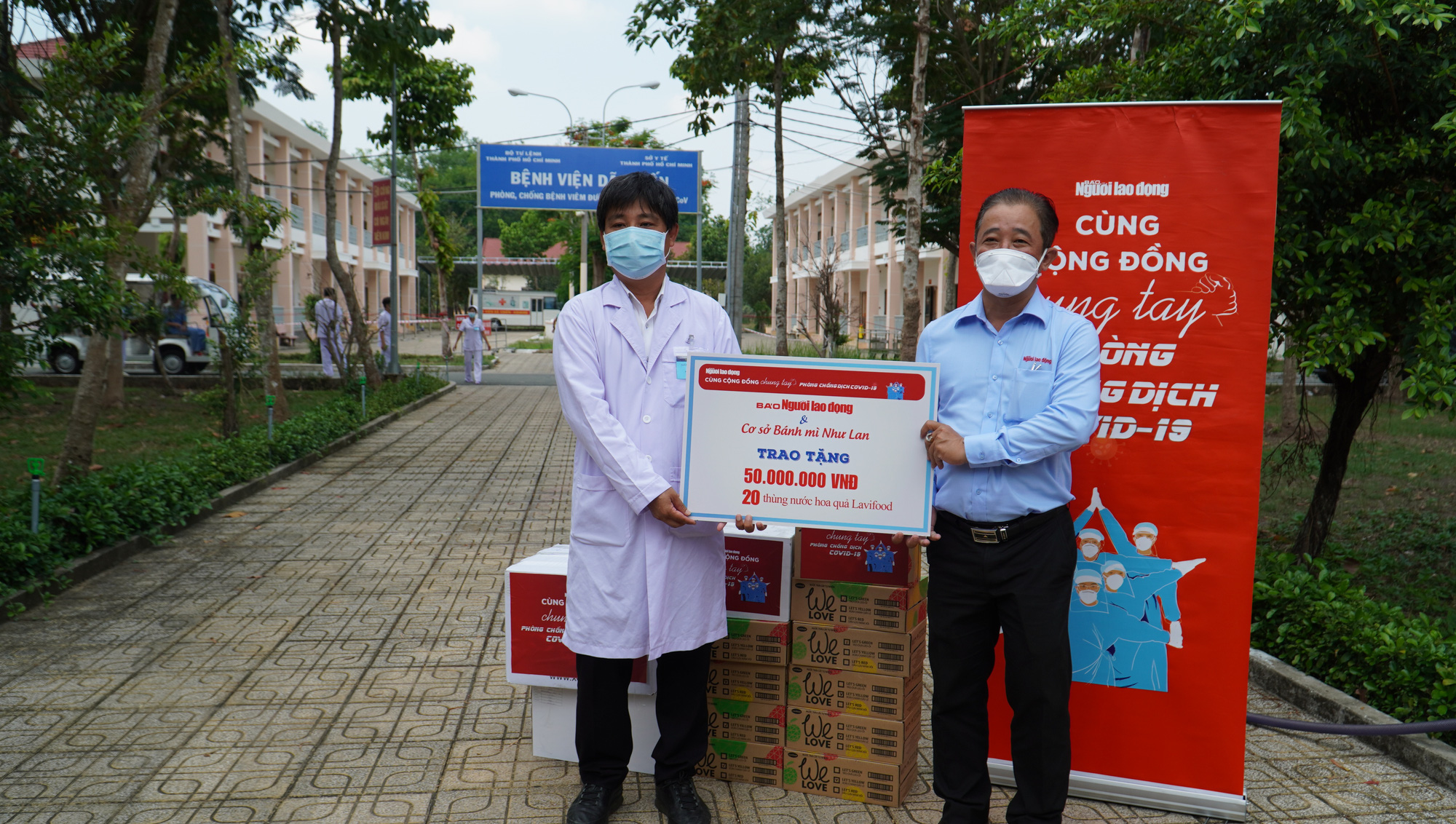 Chương trình "Cùng cộng đồng chung tay phòng chống dịch Covid-19" thăm, tặng quà Bệnh viện Dã chiến Củ Chi