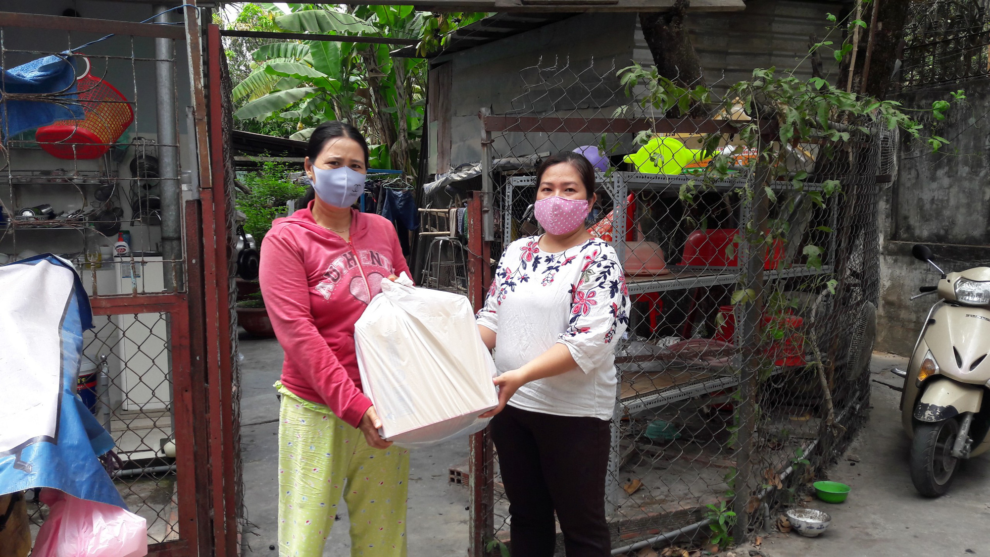 TP HCM: H&agrave;ng trăm người kh&ocirc;ng đeo khẩu trang bị xử nghi&ecirc;m - Ảnh 4.