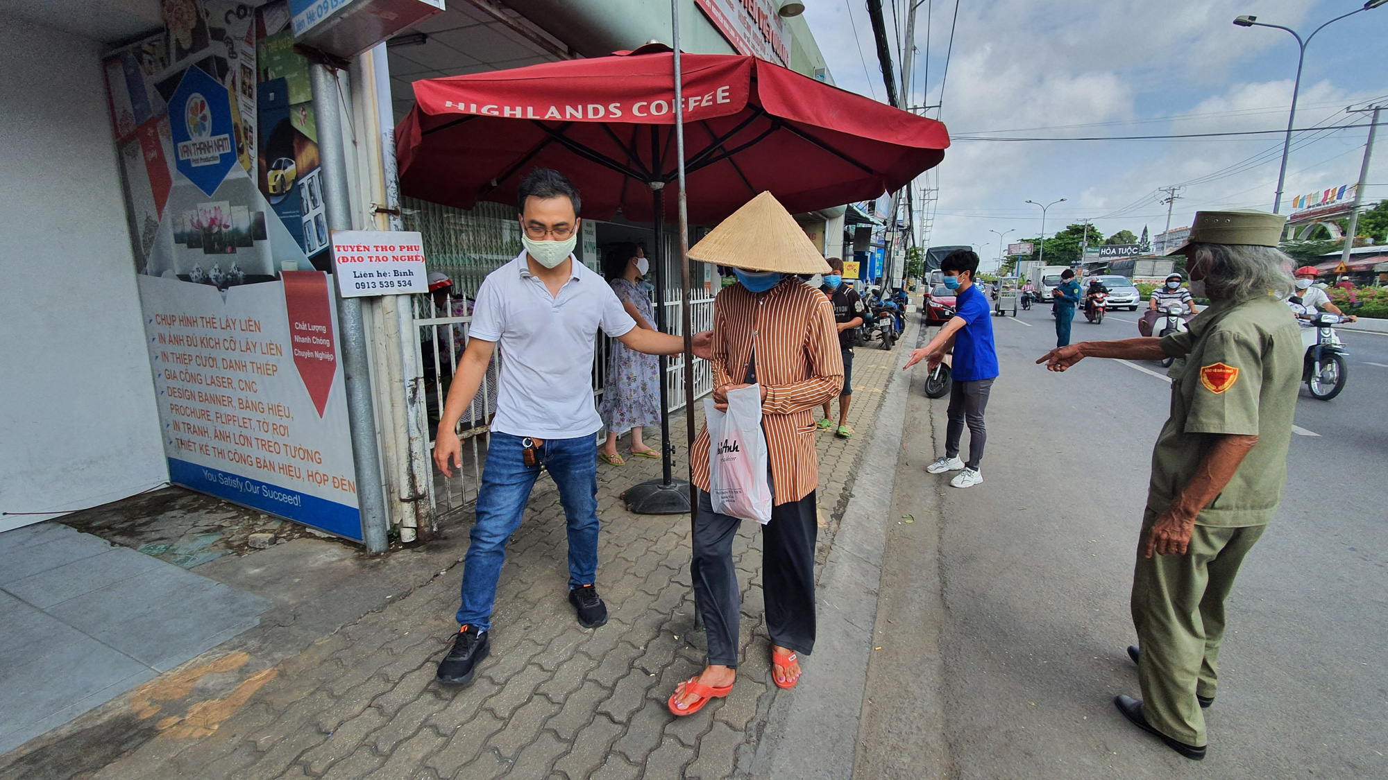 ATM gạo đã có mặt tại Cần Thơ, Long An - Ảnh 4.