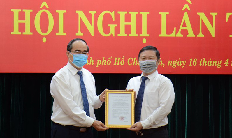 Trao quyết định phê chuẩn Phó Chủ tịch UBND TP HCM đối với ông Dương Anh Đức