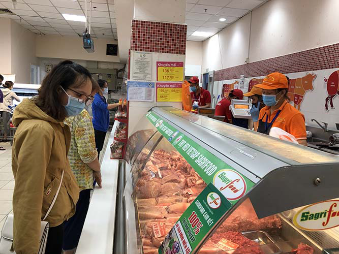 Hàng hóa dồi dào, sợ gì cách ly