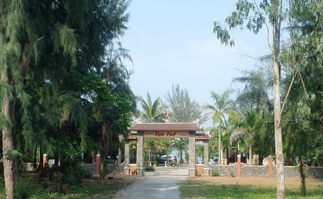 Quảng Bình: Thành phố "nương tay", 6 nhà hàng lấn  11.000m2 đất "vàng" ven biển