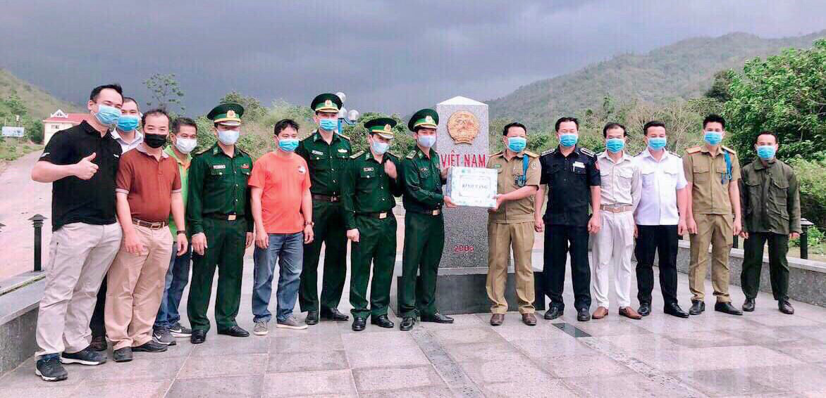 Trao tặng vật tư y tế, trang thiết bị ph&ograve;ng chống dịch COVID-19 cho c&aacute;c đồn Bi&ecirc;n ph&ograve;ng - Ảnh 3.