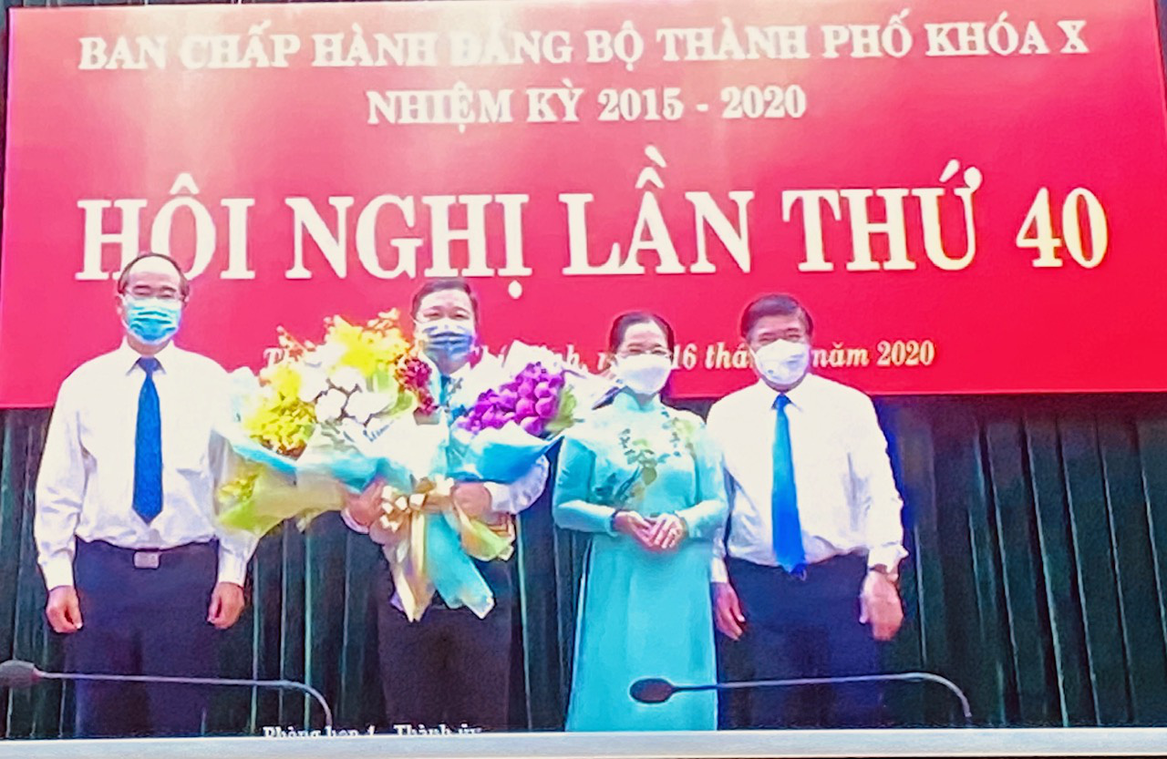 Trao quyết định phê chuẩn Phó Chủ tịch UBND TP HCM đối với ông Dương Anh Đức - Ảnh 2.
