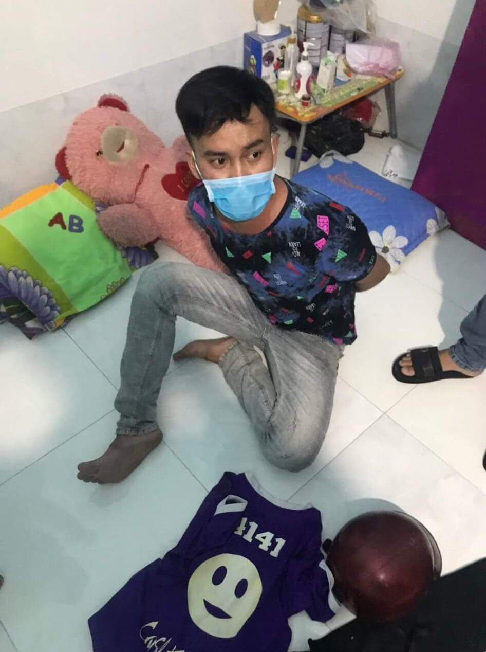 V&igrave; sao nam thanh ni&ecirc;n v&agrave;o tiệm v&agrave;ng ở Củ Chi giật 2 sợi d&acirc;y chuyền? - Ảnh 1.