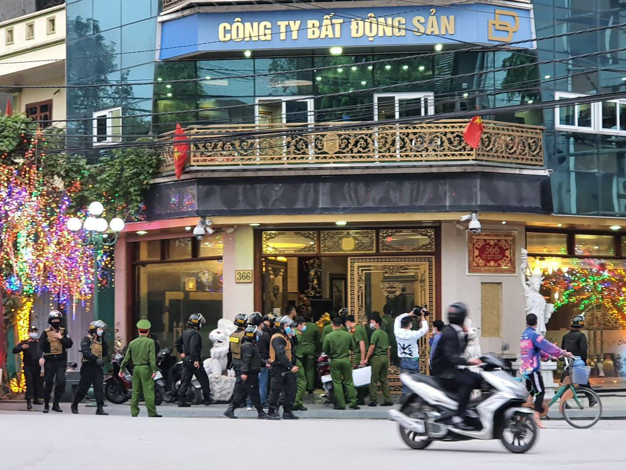 Ai chống lưng để Đường Nhuệ lộng h&agrave;nh? - Ảnh 2.