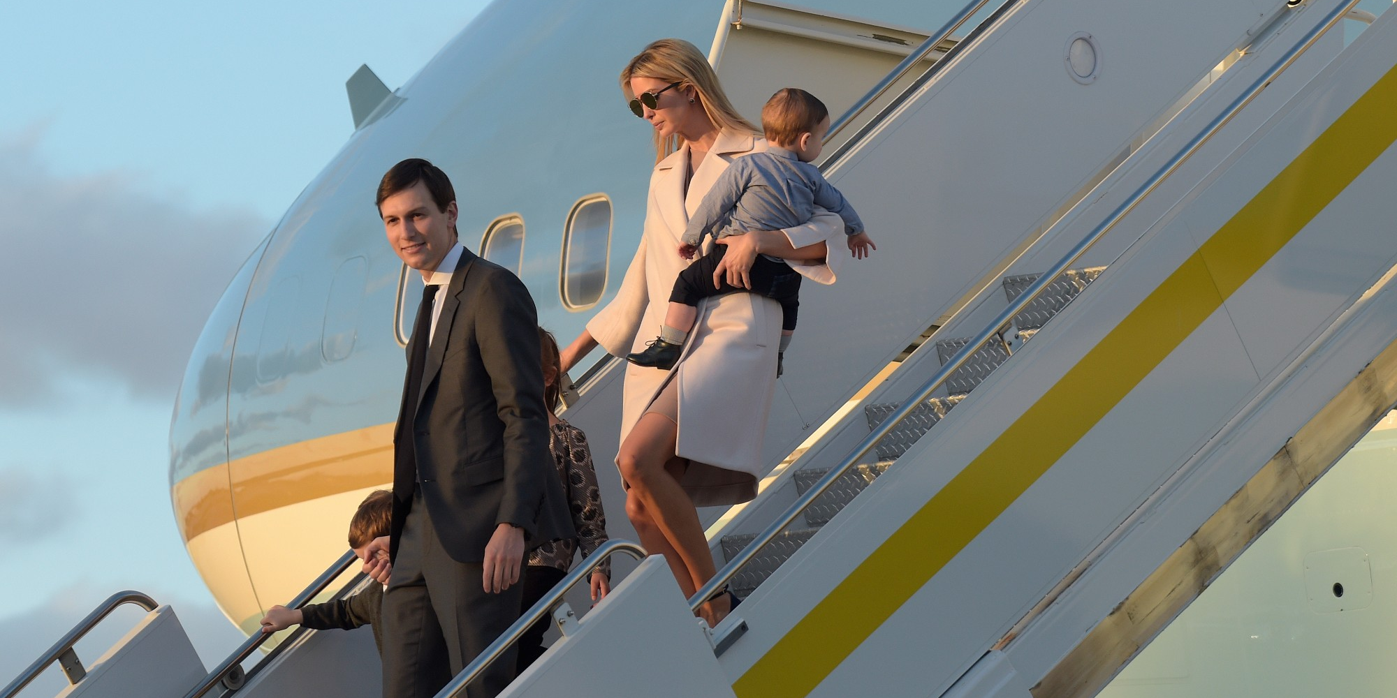 Giữa dịch Covid-19, con gái Tổng thống Trump vẫn đi đến ổ dịch lớn