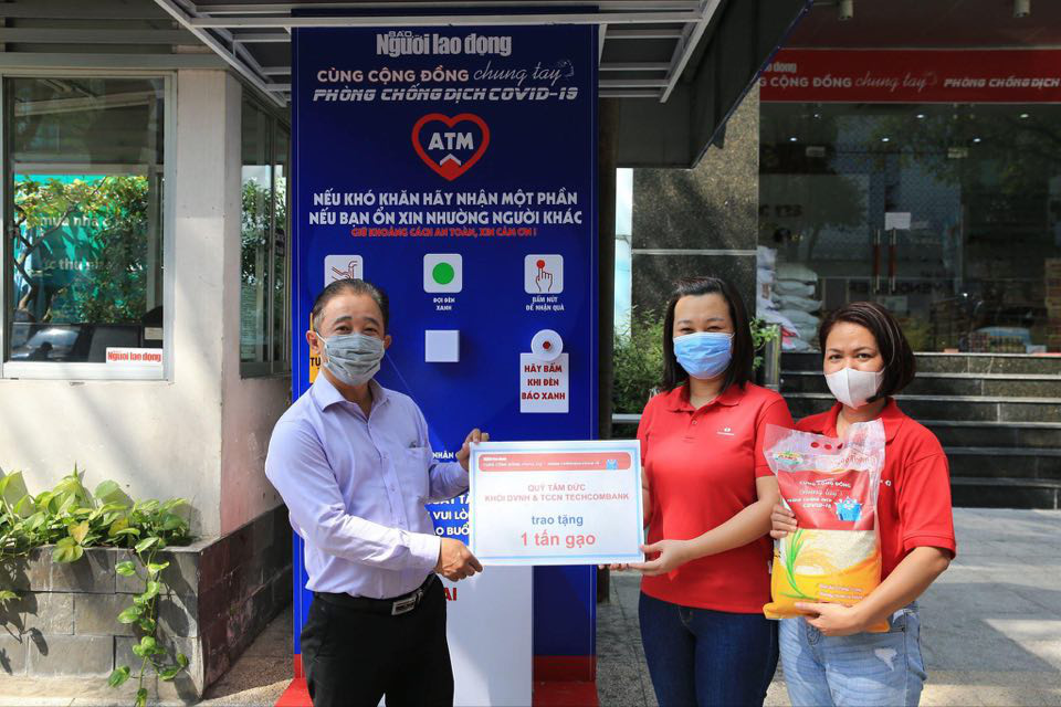 Cận cảnh ATM thực phẩm miễn phí dành cho người nghèo - Ảnh 10.