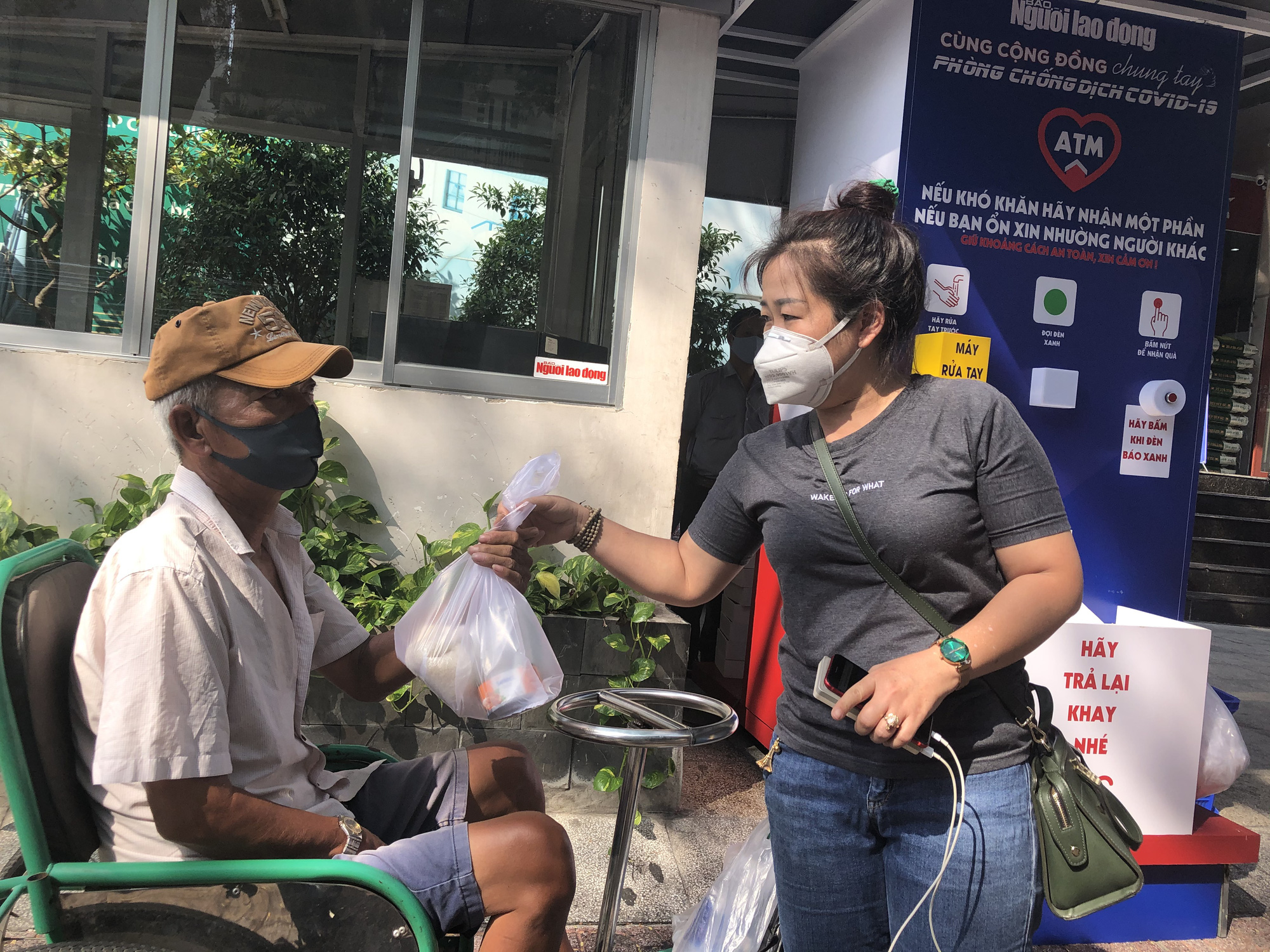 “ATM thực phẩm miễn phí” lan tỏa lòng nhân ái, sự sẻ chia - Ảnh 8.