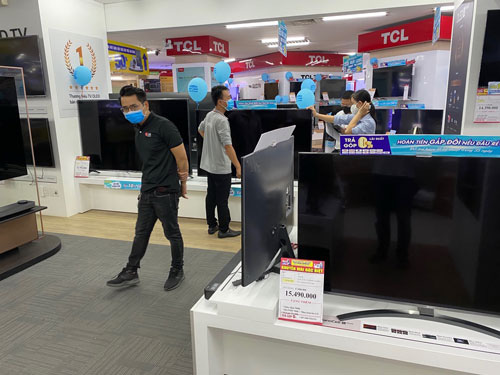 Tivi giá "bèo" vẫn ế