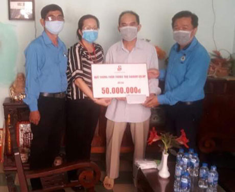 Saigon Co.op hỗ trợ đoàn viên bị bệnh - Ảnh 1.