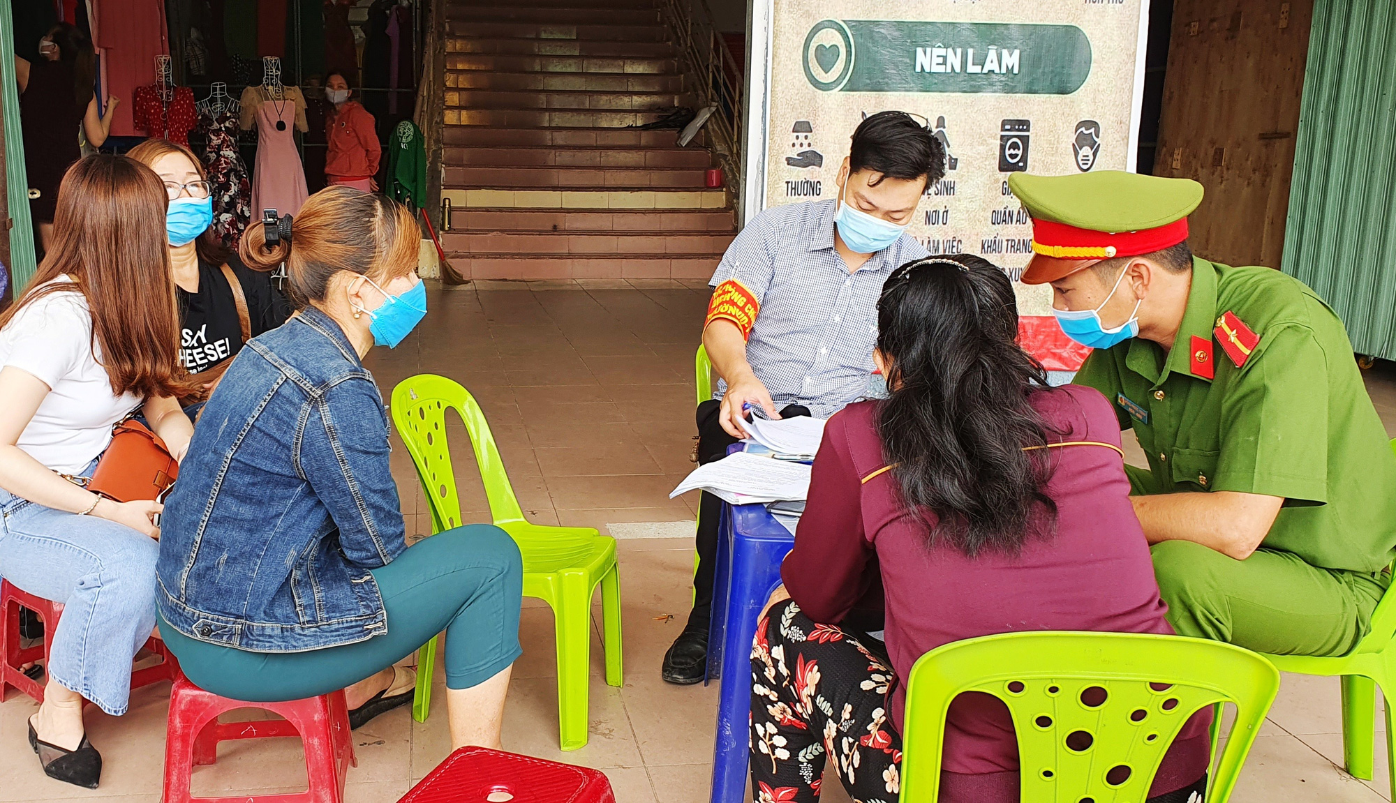 Covid-19: Quảng Nam phạt 136 tổ chức, cá nhân gần 386 triệu đồng - Ảnh 2.