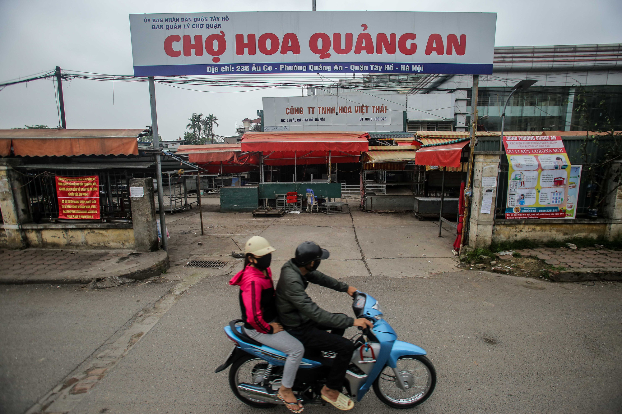 Chợ hoa lớn nhất Hà Nội không một bóng người do liên quan tới ca Covid-19