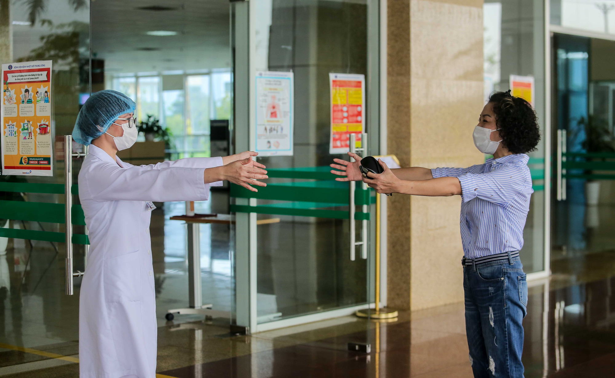Lần đầu ti&ecirc;n, Việt Nam kh&ocirc;ng ghi nhận ca Covid-19 mới trong 48 giờ qua - Ảnh 1.