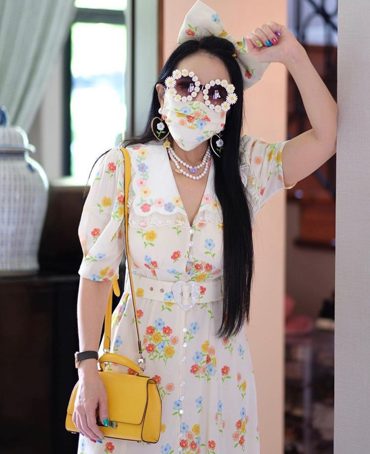 B&ugrave;ng nổ xu hướng khẩu trang ton-sur-ton với trang phục - Ảnh 3.