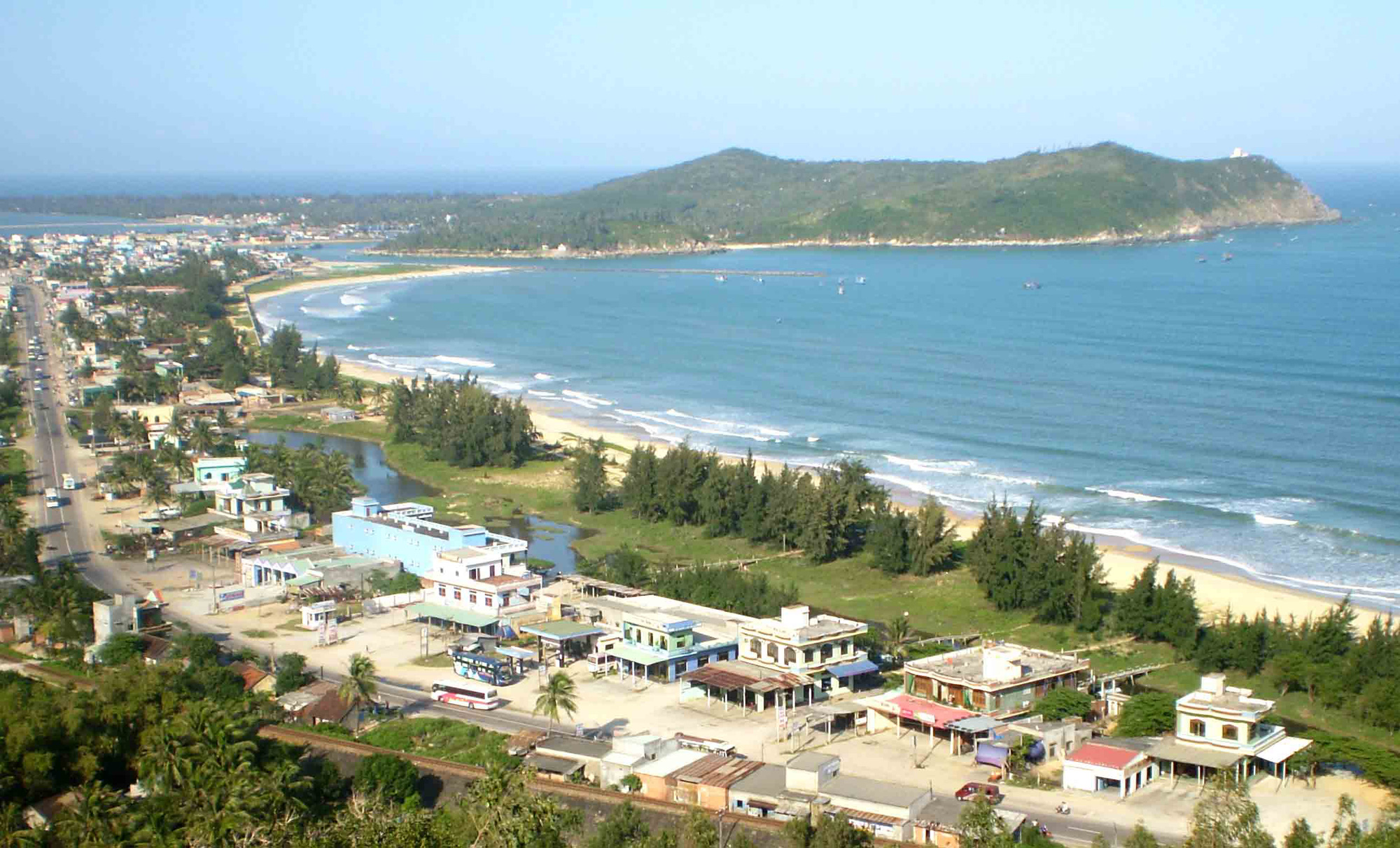 Phố thị bên dòng Trà Câu
