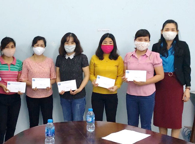 Hà Nội: Động viên, tặng quà NLĐ khó khăn bị ảnh hưởng dịch Covid-19