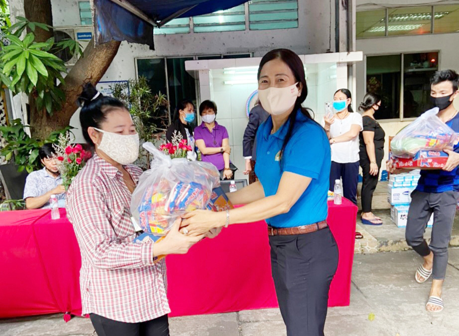 Hơn 1 tỉ đồng chăm lo cho đoàn viên khó khăn