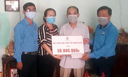 Saigon Co.op hỗ trợ đoàn viên bị bệnh