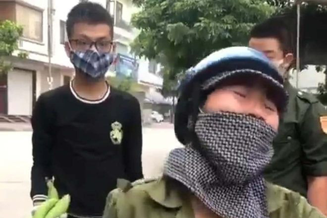Người phụ nữ bán hàng rong muốn chính quyền phường mang xe đến nhà trả