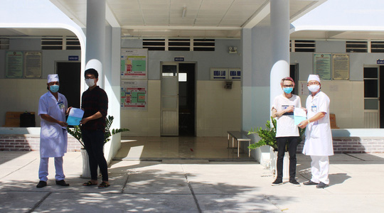 Dương tính trở lại sau 3 ngày về nhà, bệnh nhân Covid-19 tái nhập viện - Ảnh 3.