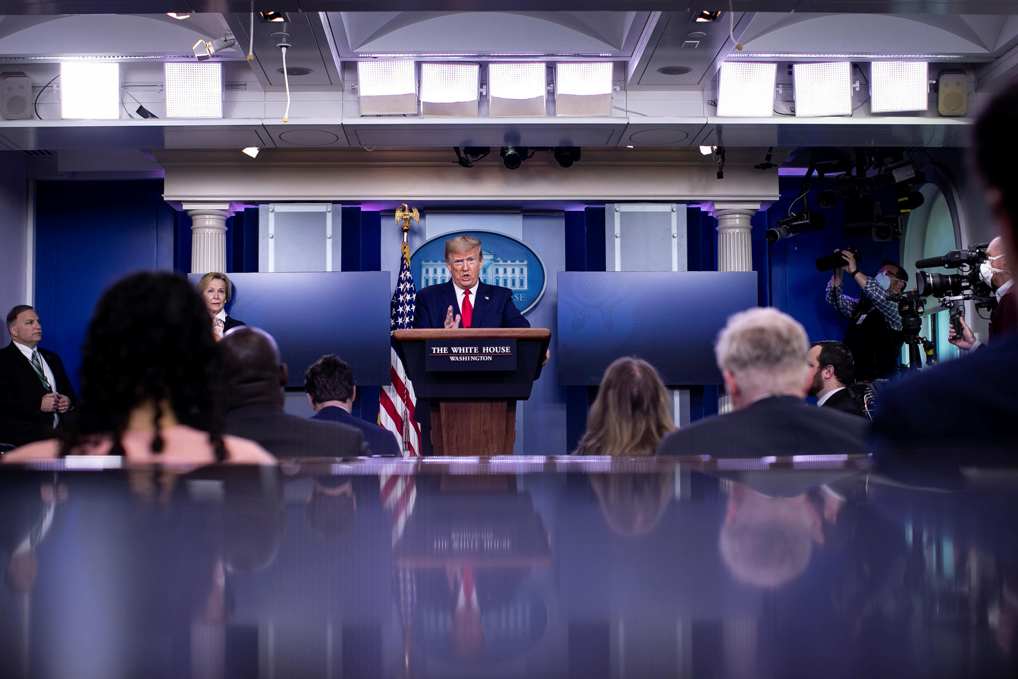 Covid-19: Tổng thống Trump cảnh báo Trung Quốc về "hậu quả"