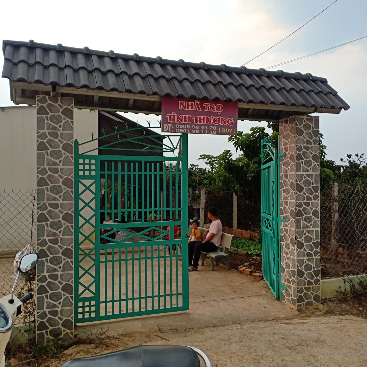 Từng rất khổ nên mong mọi người bớt khổ