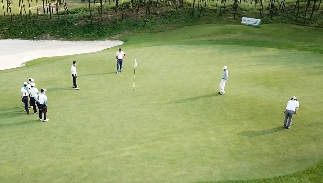 Hàng chục golf thủ tập trung chơi golf ở FLC Sầm Sơn trong khi giãn cách xã hội
