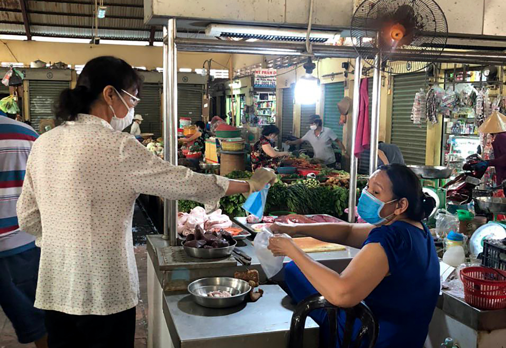 Ngày thứ hai "cách ly xã hội": Nhiều tín hiệu vui ở TP HCM và Bình Dương