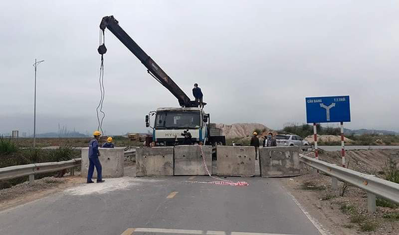 Chặn đường, ngăn s&ocirc;ng cấm chợ l&agrave; sai rồi! - Ảnh 1.