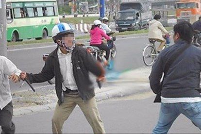 Tổ trưởng dân phố đánh nhau với người dân, cả 2 cùng nhập viện