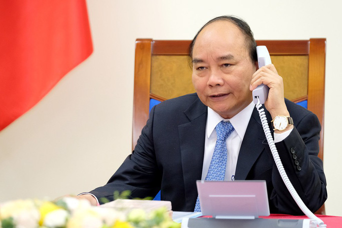 Thủ tướng Nguyễn Xuân Phúc điện đàm với Thủ tướng Trung Quốc Lý Khắc Cường về chống dịch Covid-19