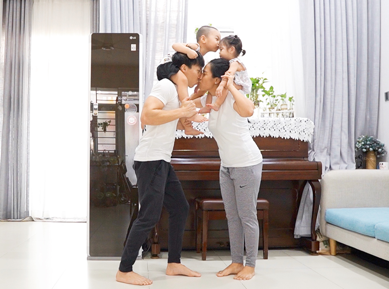 Gia đình hoàng tử xiếc Quốc Nghiệp chộn rộn cách ly tại nhà - Ảnh 2.