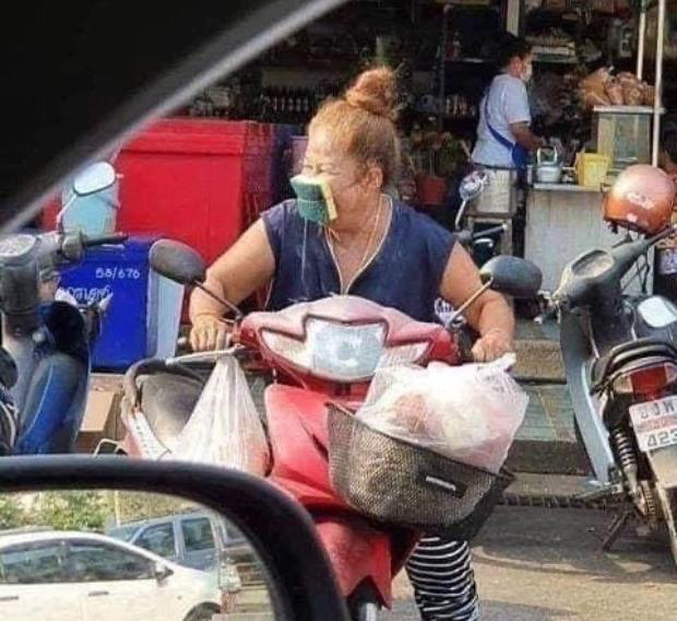 Thế giới kỳ lạ của những người đi siêu thị trong đại dịch Covid-19 - Ảnh 5.