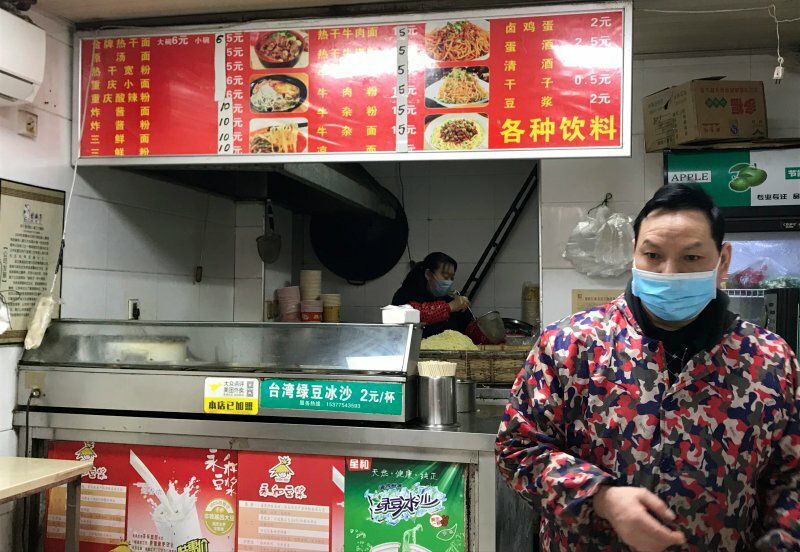 Quán mì mở lại ở Vũ Hán