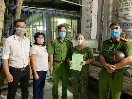 Ng&agrave;y thứ hai c&aacute;ch ly x&atilde; hội: Nhiều t&iacute;n hiệu vui ở TP HCM v&agrave; B&igrave;nh Dương - Ảnh 6.