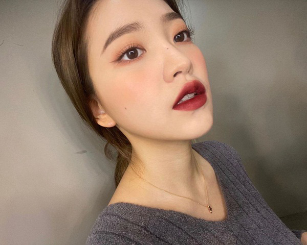5 phong c&aacute;ch makeup mở đầu xu hướng năm 2020 - Ảnh 7.