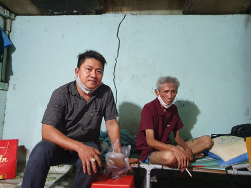 Người đàn ông "mê" giúp người