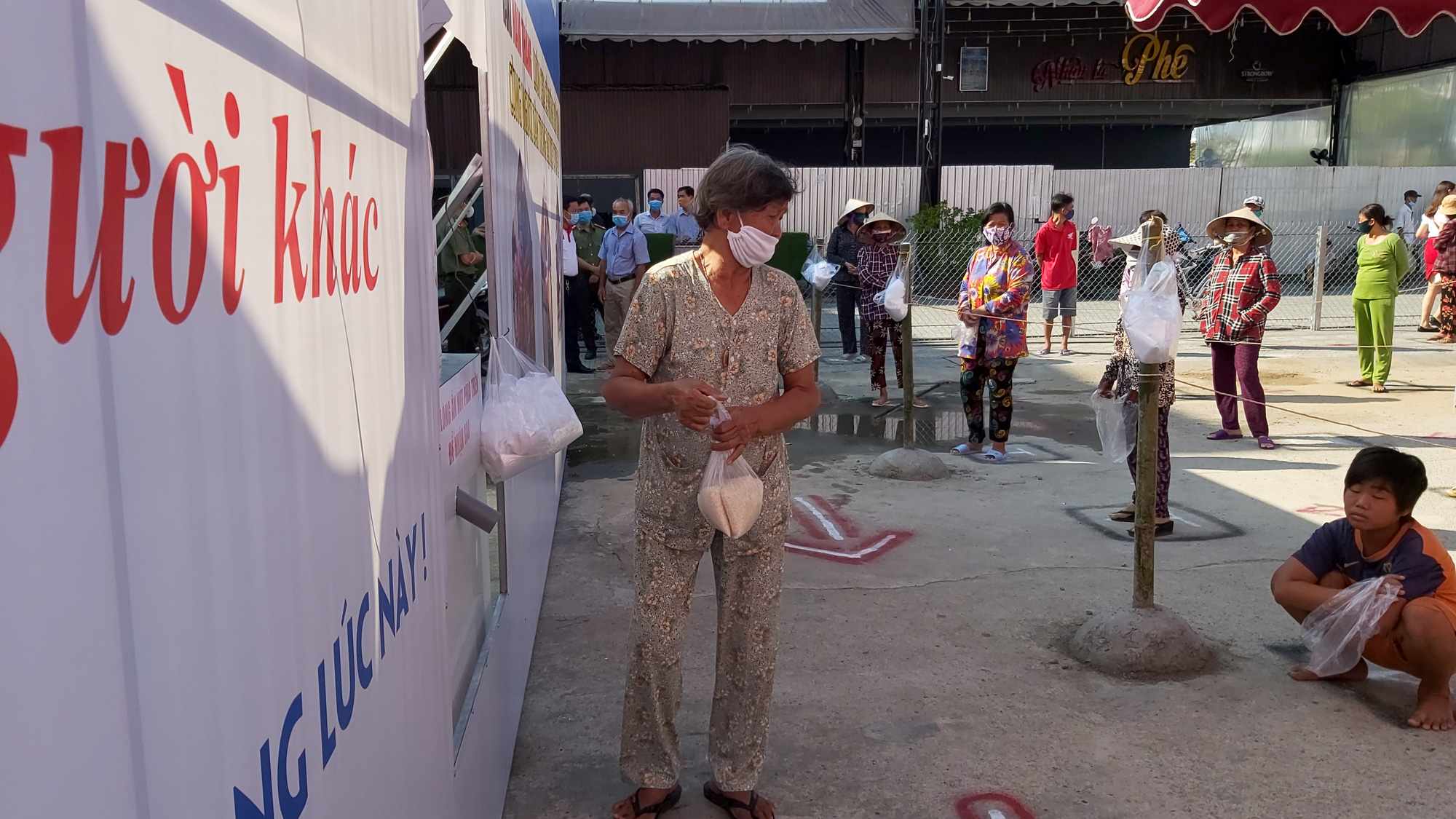 &ldquo;ATM gạo&rdquo; gi&uacute;p m&aacute;t l&ograve;ng người ngh&egrave;o v&ugrave;ng hạn mặn ở C&agrave; Mau, Bạc Li&ecirc;u v&agrave; Ki&ecirc;n Giang - Ảnh 31.