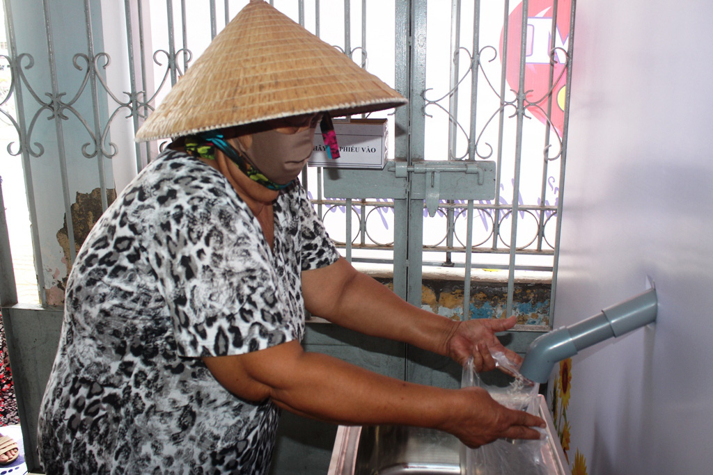 &ldquo;ATM gạo&rdquo; gi&uacute;p m&aacute;t l&ograve;ng người ngh&egrave;o v&ugrave;ng hạn mặn ở C&agrave; Mau, Bạc Li&ecirc;u v&agrave; Ki&ecirc;n Giang - Ảnh 21.