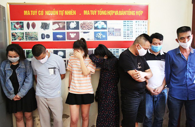 3 nữ nhân viên quán karaoke, nhà nghỉ cùng 4 nam thanh niên thuê phòng "chơi" ma túy