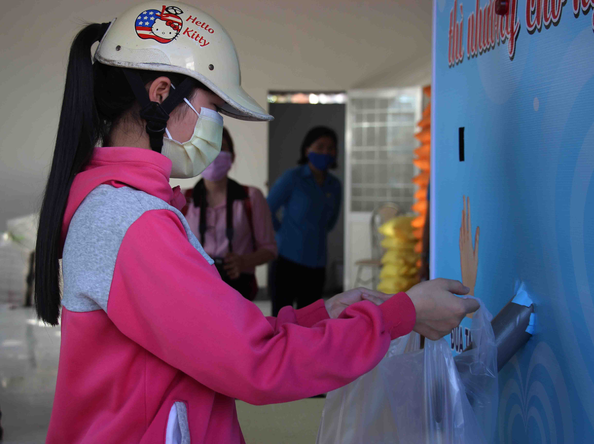 &ldquo;ATM gạo&rdquo; gi&uacute;p m&aacute;t l&ograve;ng người ngh&egrave;o v&ugrave;ng hạn mặn ở C&agrave; Mau, Bạc Li&ecirc;u v&agrave; Ki&ecirc;n Giang - Ảnh 2.
