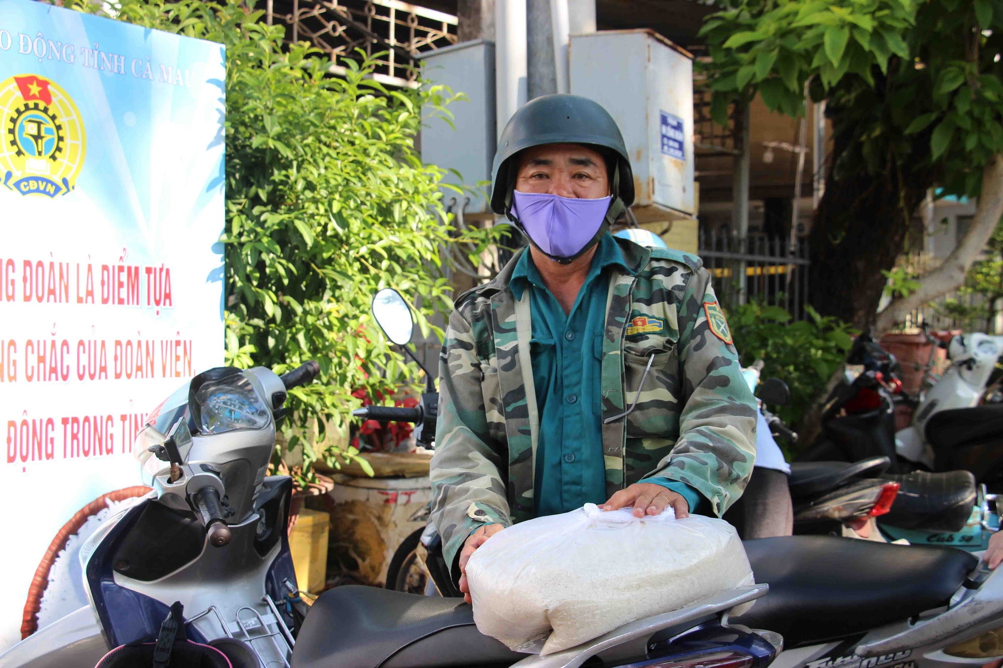 &ldquo;ATM gạo&rdquo; gi&uacute;p m&aacute;t l&ograve;ng người ngh&egrave;o v&ugrave;ng hạn mặn ở C&agrave; Mau, Bạc Li&ecirc;u v&agrave; Ki&ecirc;n Giang - Ảnh 6.
