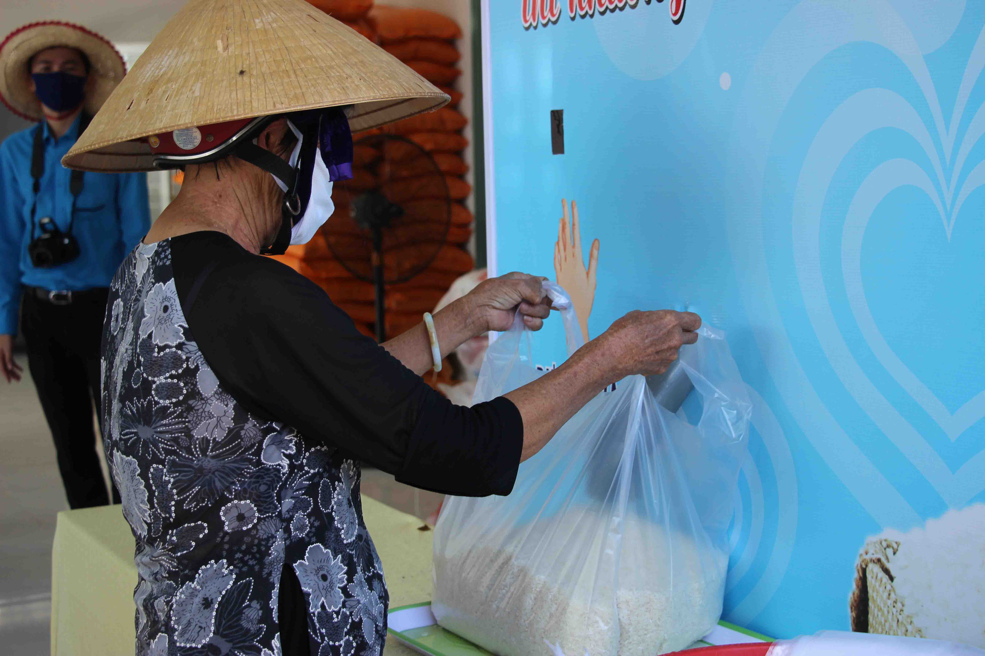 &ldquo;ATM gạo&rdquo; gi&uacute;p m&aacute;t l&ograve;ng người ngh&egrave;o v&ugrave;ng hạn mặn ở C&agrave; Mau, Bạc Li&ecirc;u v&agrave; Ki&ecirc;n Giang - Ảnh 15.