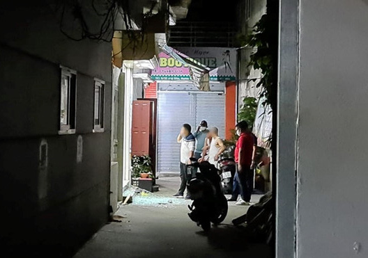 Đi ôtô tới nổ súng vào nhà để đòi nợ cá độ bóng đá