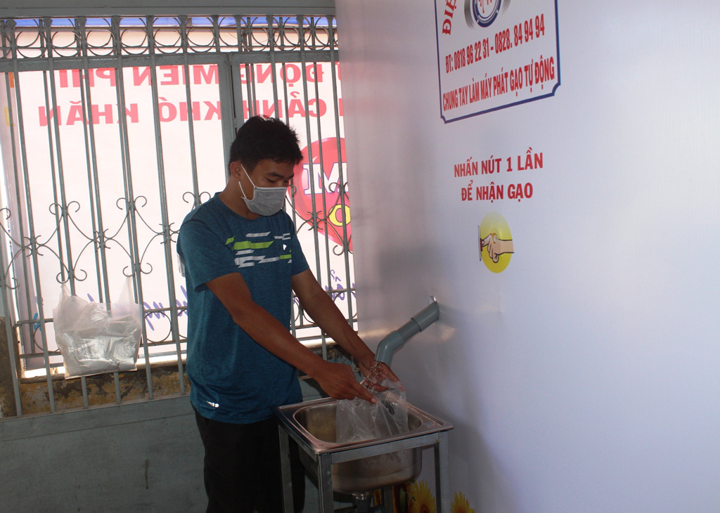 &ldquo;ATM gạo&rdquo; gi&uacute;p m&aacute;t l&ograve;ng người ngh&egrave;o v&ugrave;ng hạn mặn ở C&agrave; Mau, Bạc Li&ecirc;u v&agrave; Ki&ecirc;n Giang - Ảnh 27.